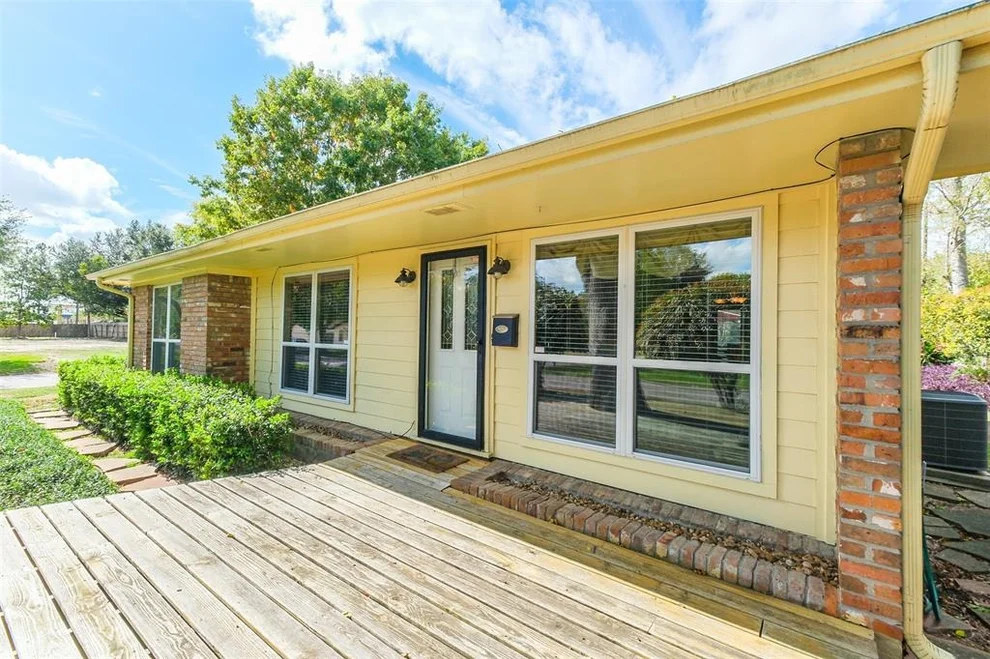 Unit for sale at 1121 Confederate Road, Houston, TX 77055