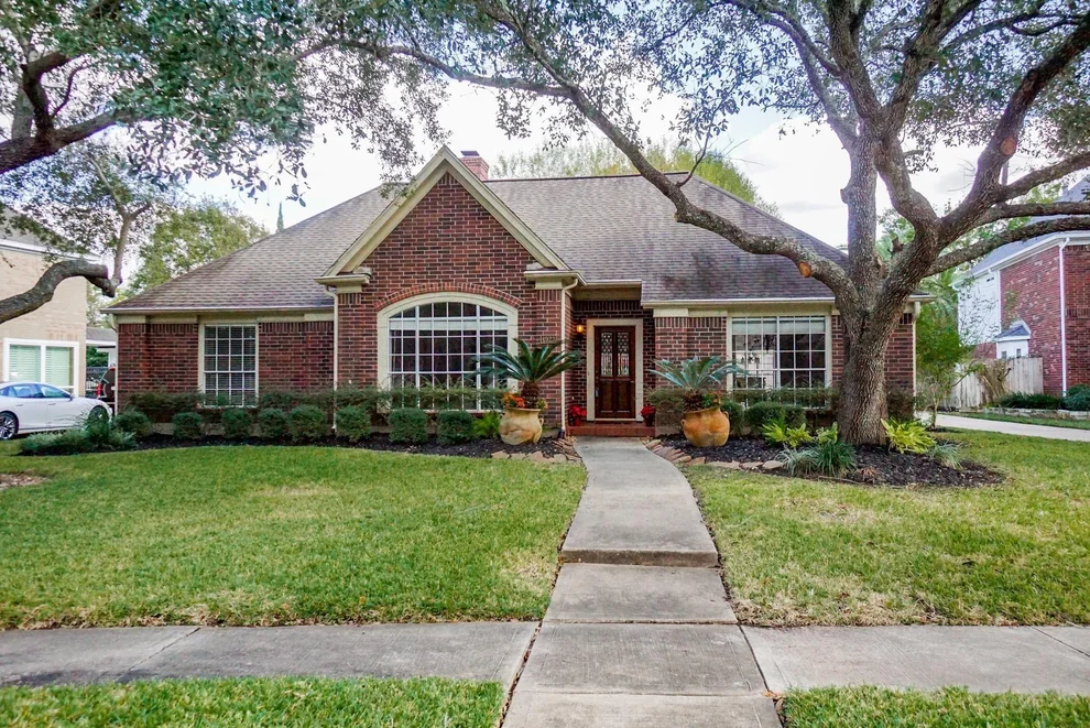 Unit for sale at 4923 Canterbury Lane, Sugar Land, TX 77479
