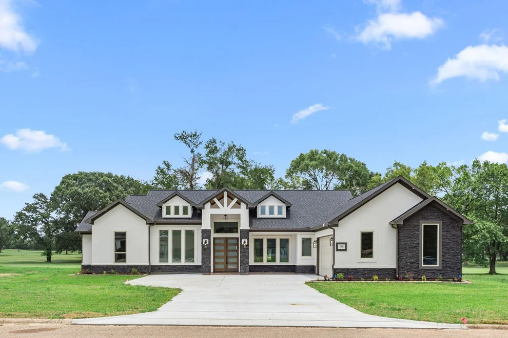 Unit for sale at 210 Birdie Dr, Hempstead, TX 77445