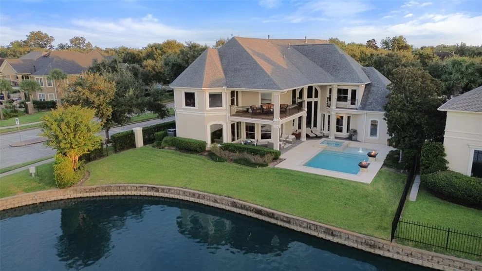 Unit for sale at 60 Waterford Pointe Circle, Sugar Land, TX 77479