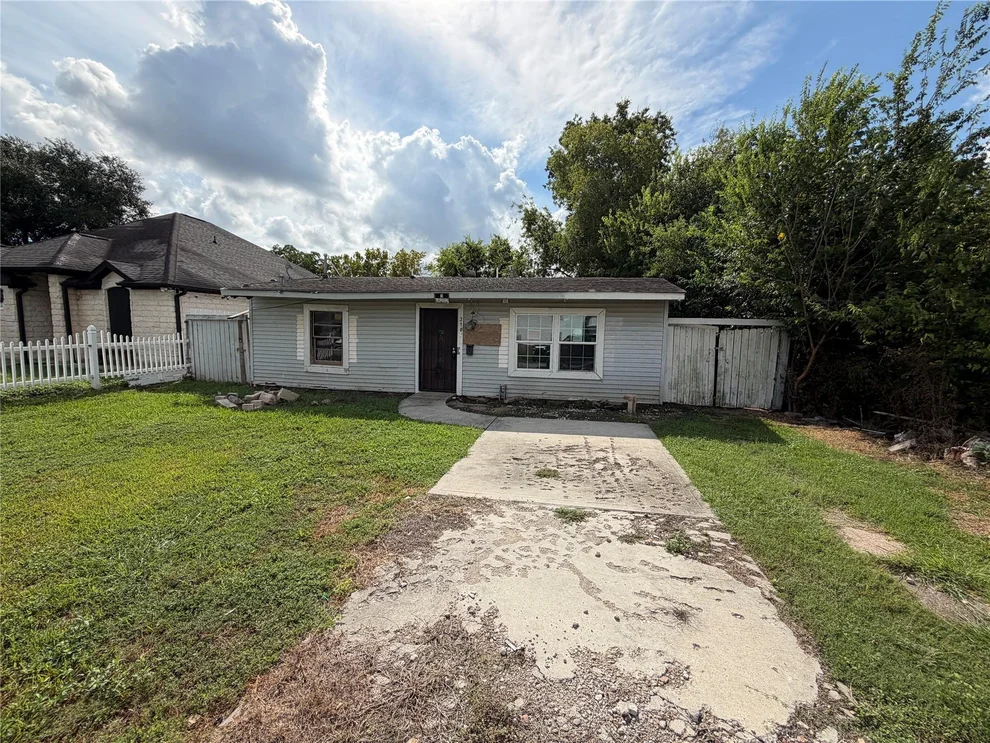 Unit for sale at 310 Georgia Street, Houston, TX 77587