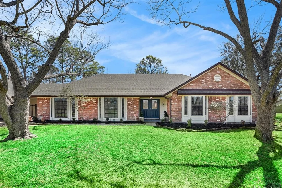 Unit for sale at 1201 W Edgewood Drive, Friendswood, TX 77546