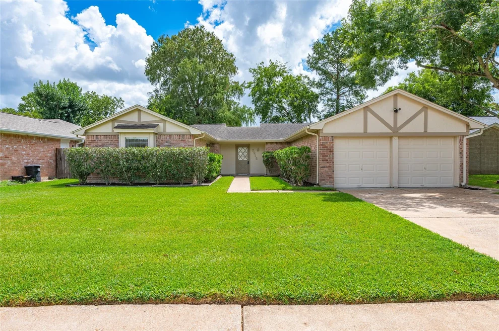 Unit for sale at 2915 Early Turn Drive, Webster, TX 77598
