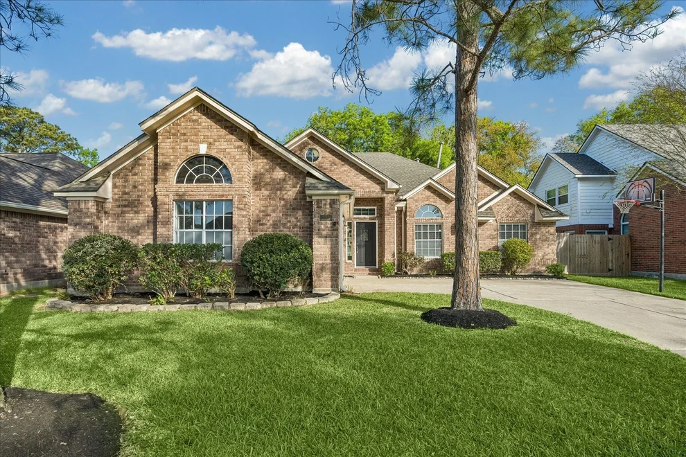 Unit for sale at 723 Lochnell Drive, Houston, TX 77062