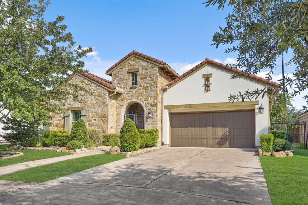 Unit for sale at 67 Quiet Vista Drive, Sugar Land, TX 77498