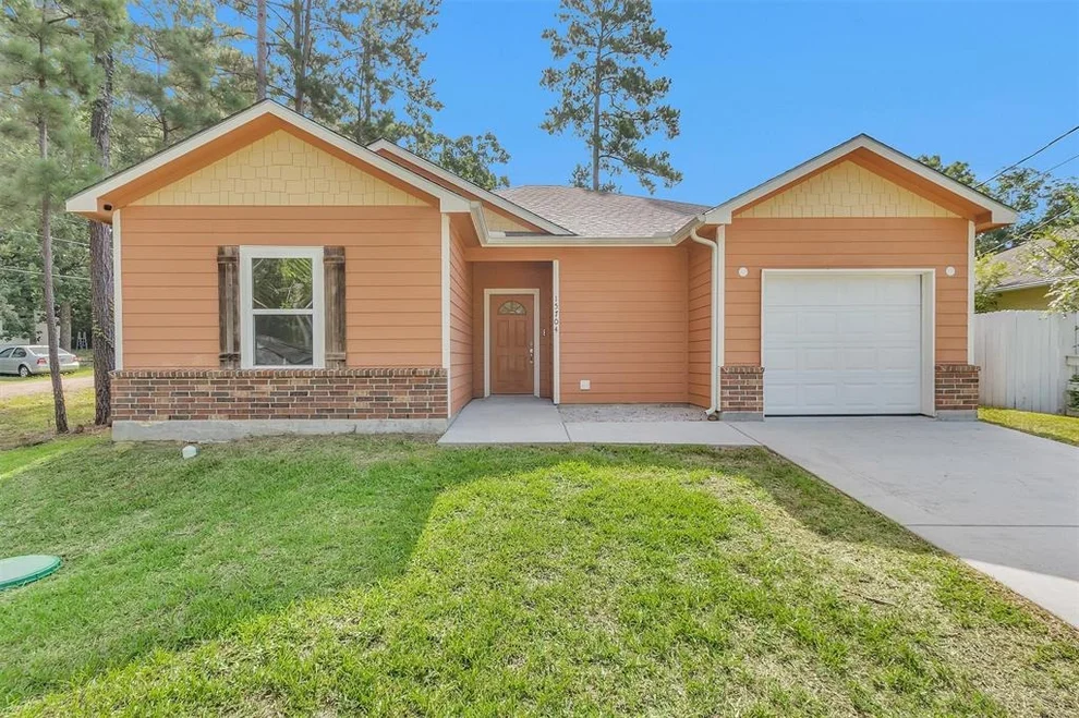 Unit for sale at 15704 Sycamore Drive, Montgomery, TX 77356