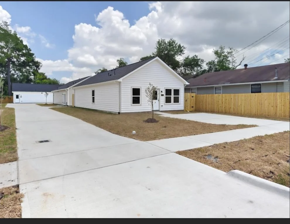 Unit for sale at 8614 Peachtree Street, Houston, TX 77016