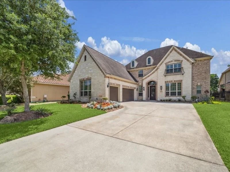 Unit for sale at 3202 S Cotswold Manor Drive, Kingwood, TX 77339