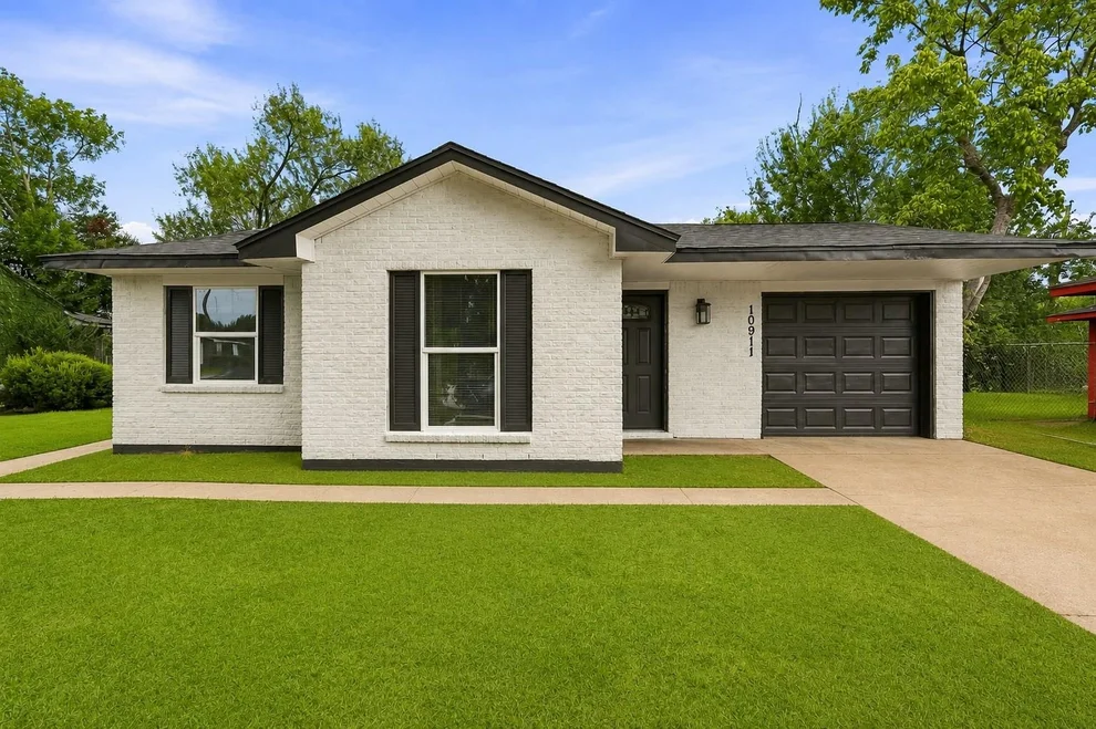 Unit for sale at 10911 Murr Way, Houston, TX 77048