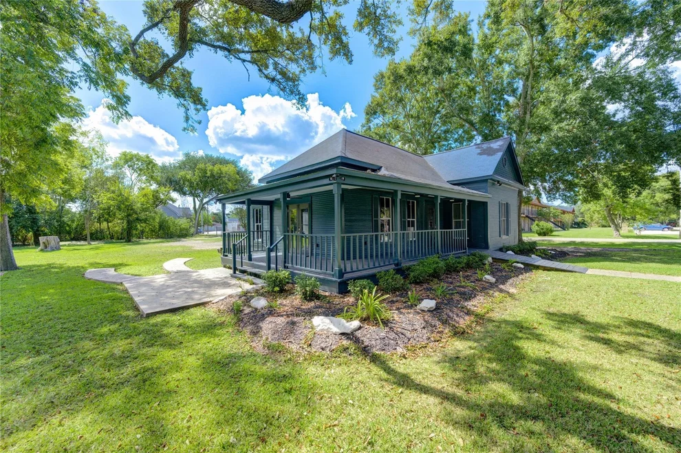 Unit for sale at 602 E Myrtle Street, Angleton, TX 77515
