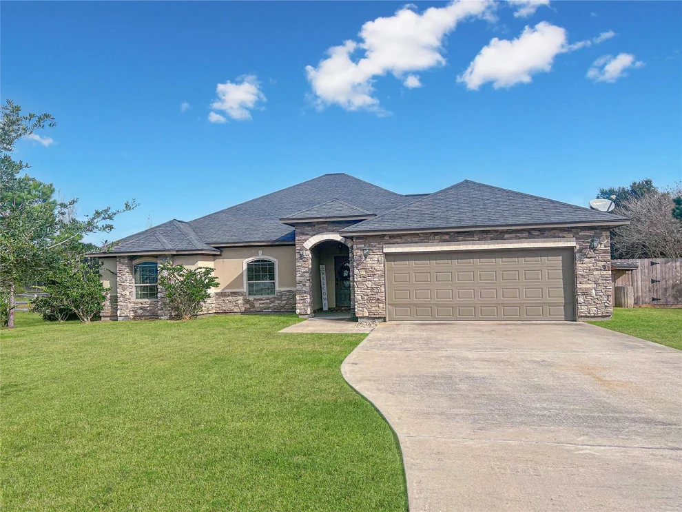 Unit for sale at 626 Sunset Trail, Angleton, TX 77515