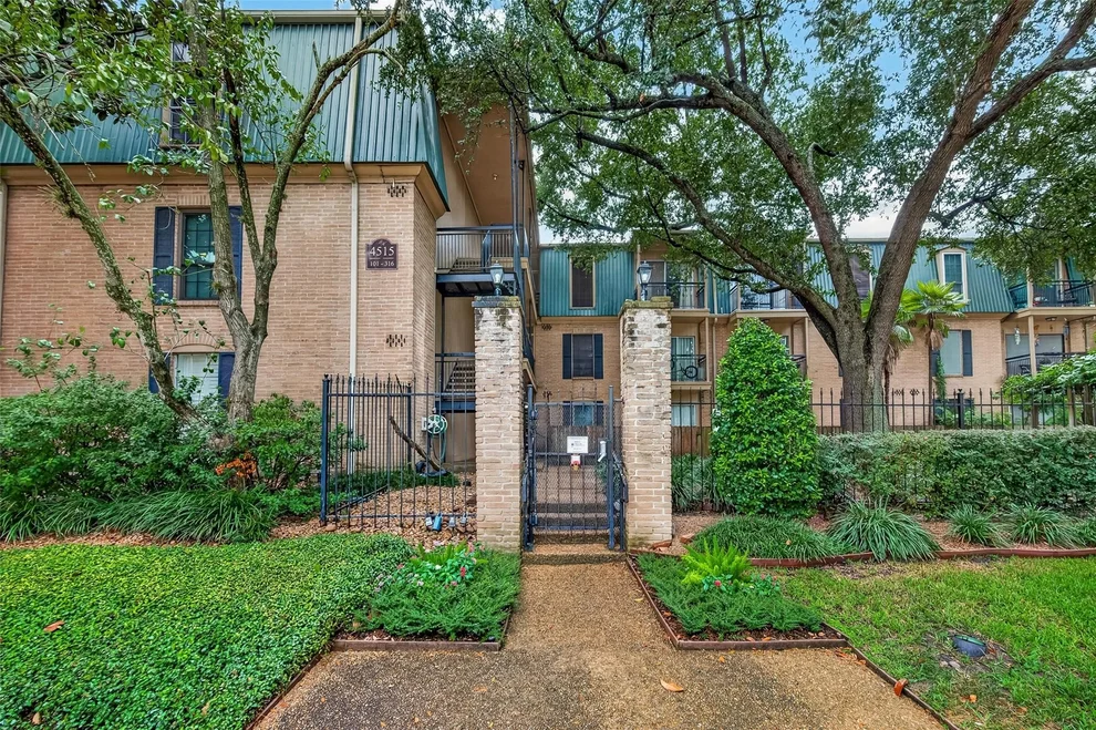 Unit for sale at 4515 Briar Hollow Place, Houston, TX 77027