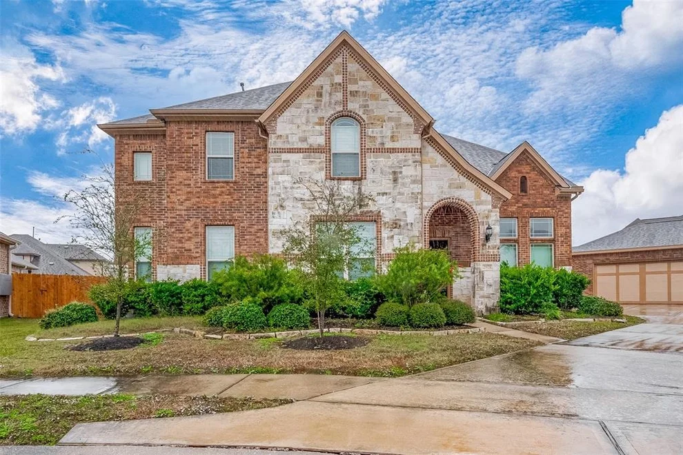 Unit for sale at 2975 Holbrook Valley Lane, League City, TX 77573