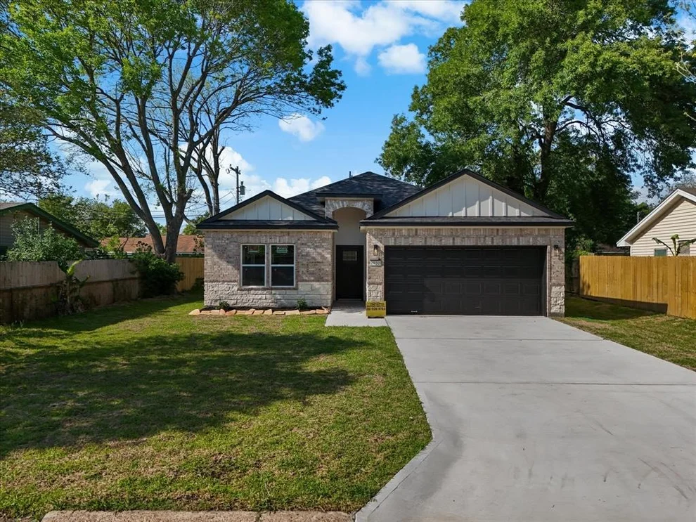 Unit for sale at 2930 Tarpey Avenue, La Marque, TX 77590