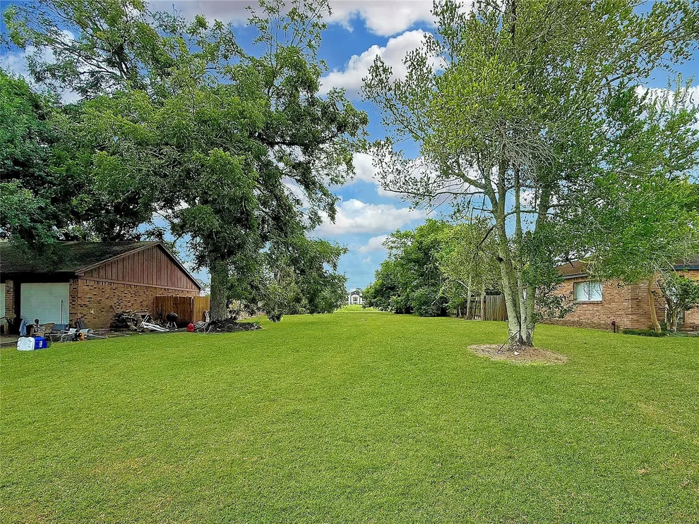 Unit for sale at 1511 Bayou Drive, Alvin, TX 77511