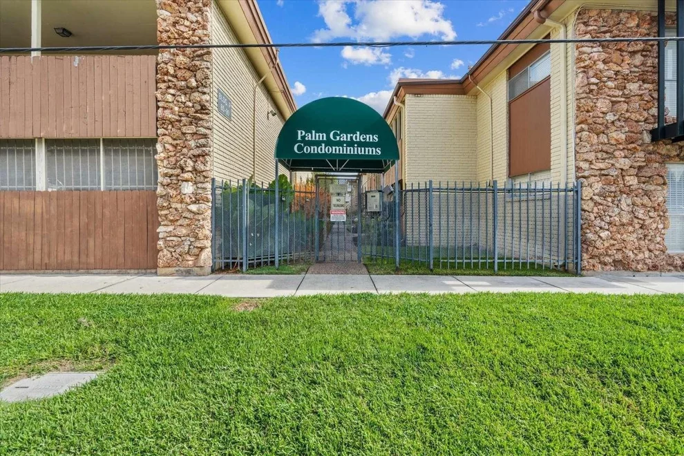 Unit for sale at 7714 Renwick Drive, Houston, TX 77081