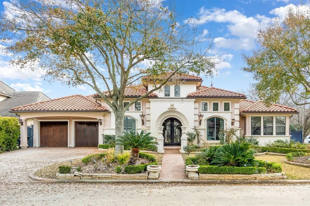 Unit for sale at 3611 St Tropez Way, Houston, TX 77082