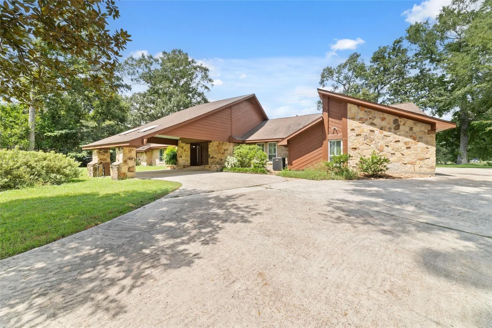 Unit for sale at 601 Brandon Road, Conroe, TX 77302