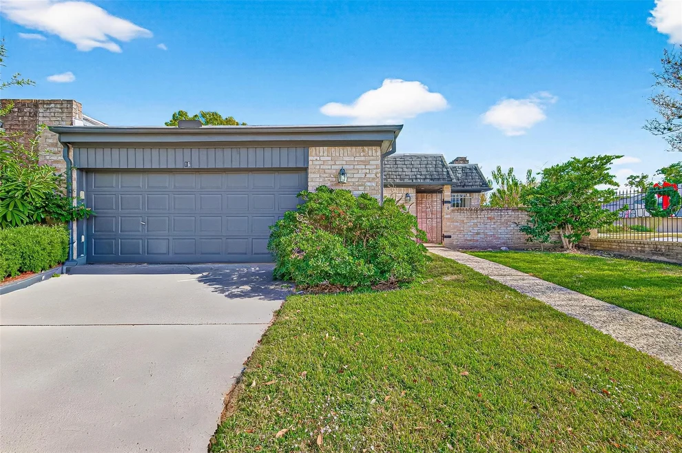 Unit for sale at 16 Tiffany Square, Sugar Land, TX 77478