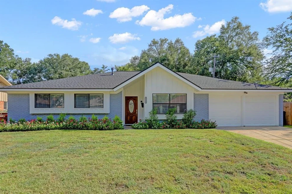 Unit for sale at 5723 Bankside Drive, Houston, TX 77096