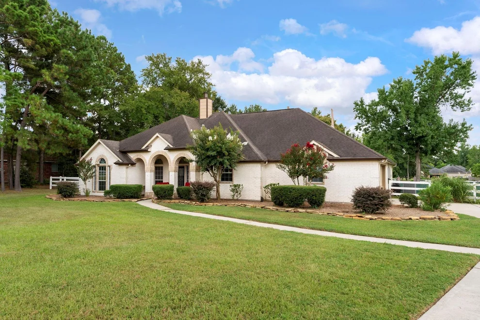 Unit for sale at 9164 Grand Lake Estates Drive, Montgomery, TX 77316