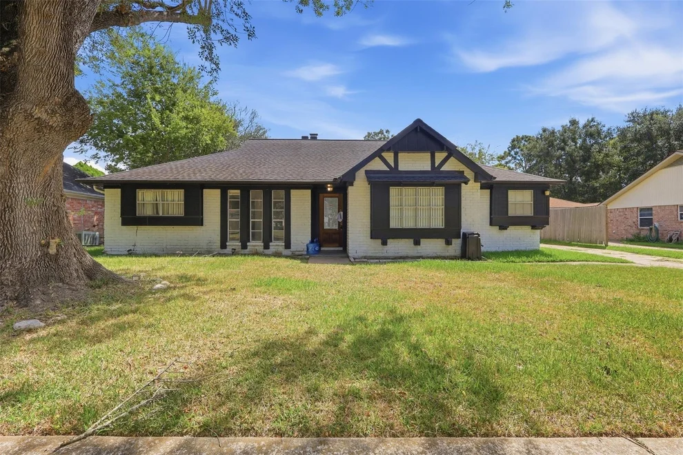 Unit for sale at 341 Dawn Hill Drive, Friendswood, TX 77546