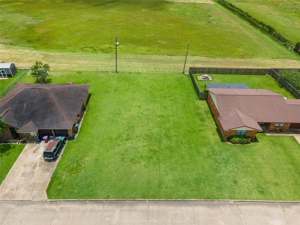 Unit for sale at 415 W 9th Street, Freeport, TX 77541