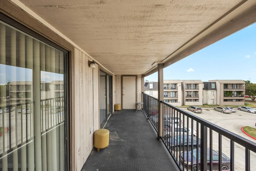 Unit for sale at 206 Plaza Verde Drive, Houston, TX 77038