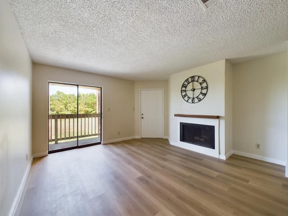 Unit for sale at 2501 Gulf Freeway, Dickinson, TX 77539