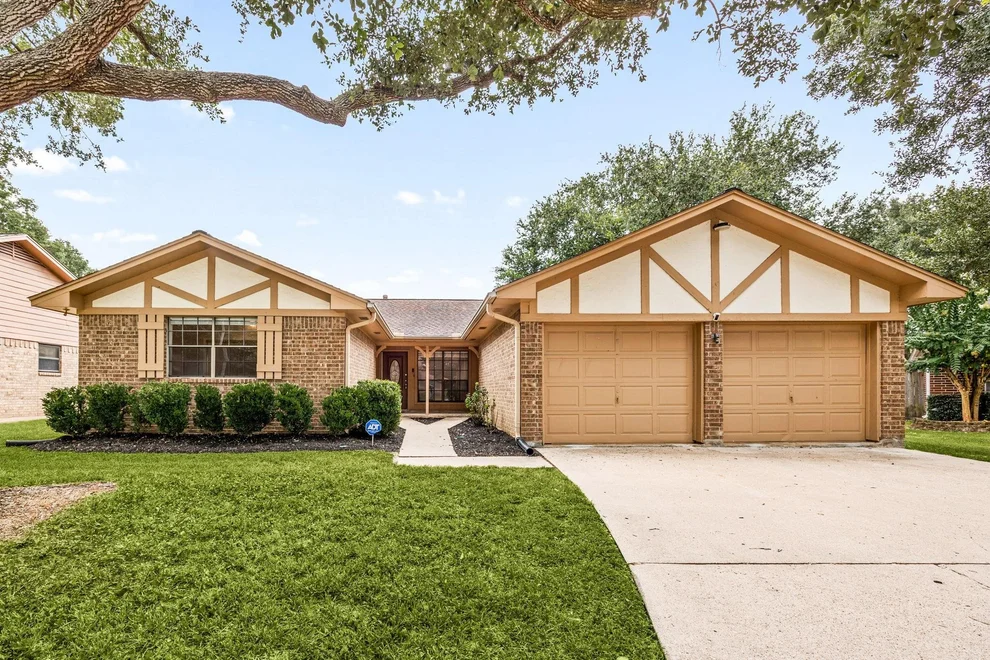 Unit for sale at 2019 Franklin Circle, Rosenberg, TX 77471