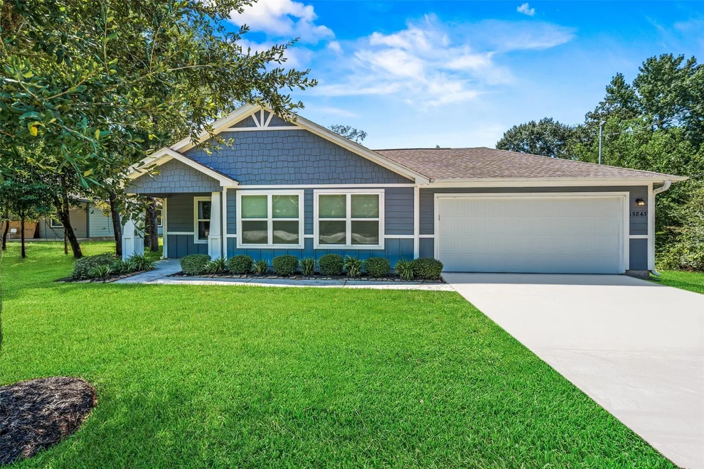 Unit for sale at 15843 Oak Drive, Montgomery, TX 77356