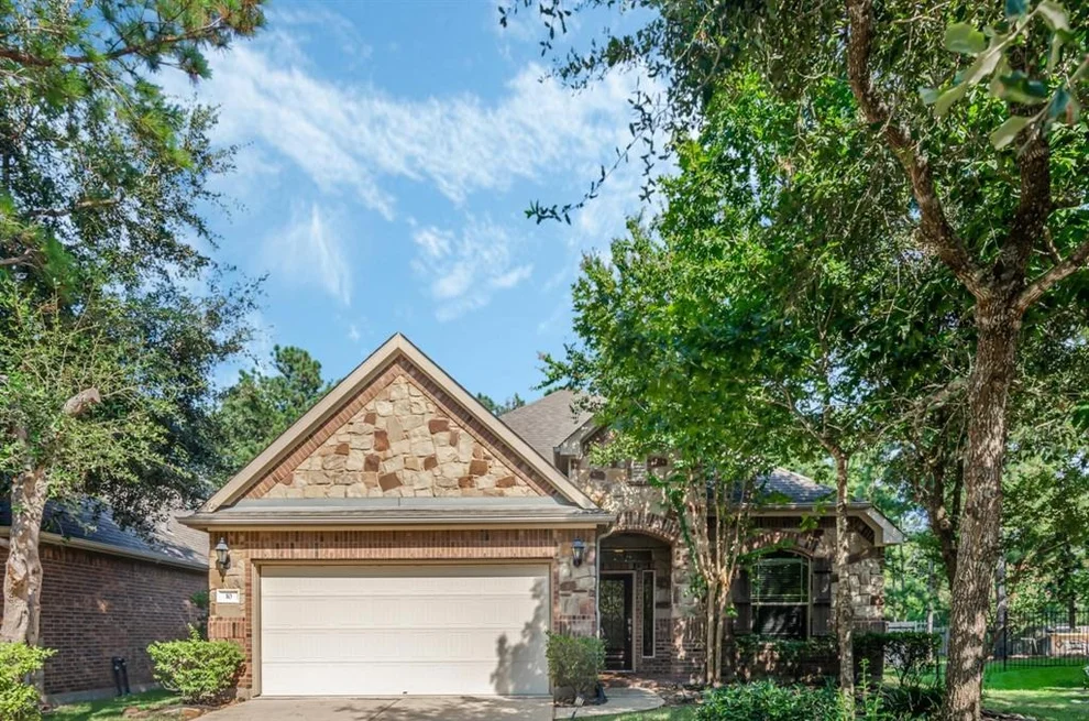 Unit for sale at 10 Arrowfeather, The Woodlands, TX 77389