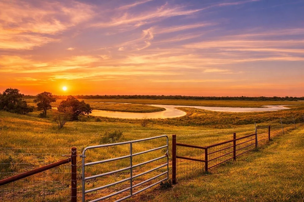 Unit for sale at 290 Henry Garza Ln Street, Tivoli, TX 77990