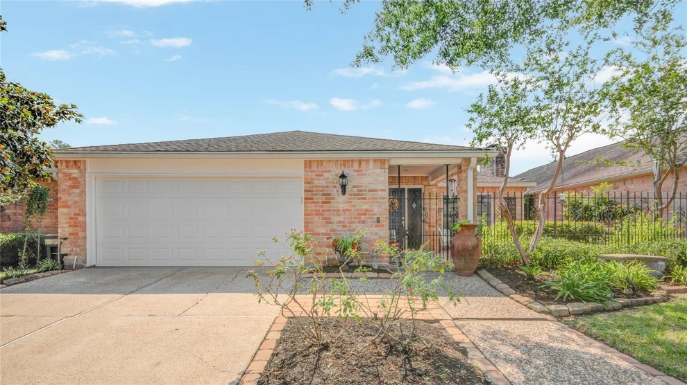 Unit for sale at 6527 Oakland Hills Drive, Houston, TX 77069