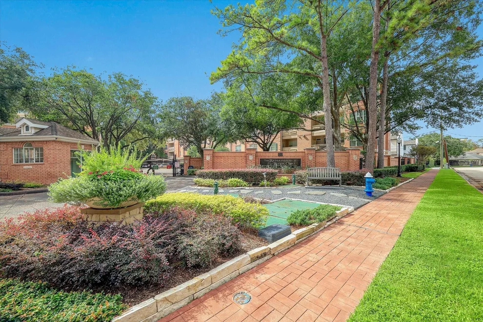 Unit for sale at 2100 Welch Street, Houston, TX 77019