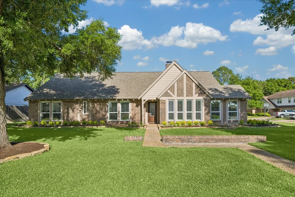 Unit for sale at 2702 Quincannon Lane, Houston, TX 77043