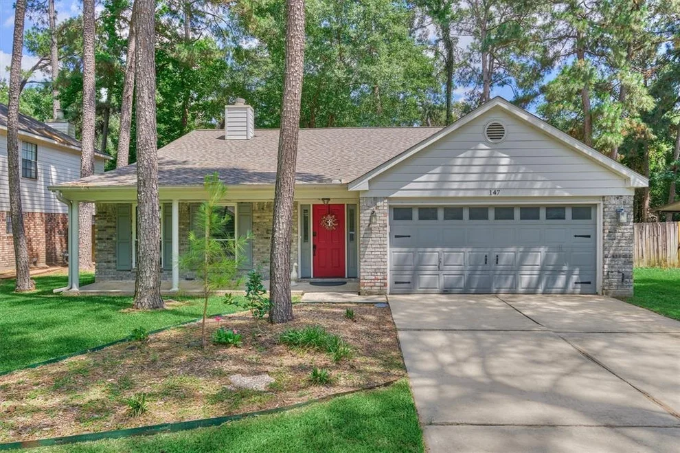 Unit for sale at 147 E Pathfinders Circle, The Woodlands, TX 77381