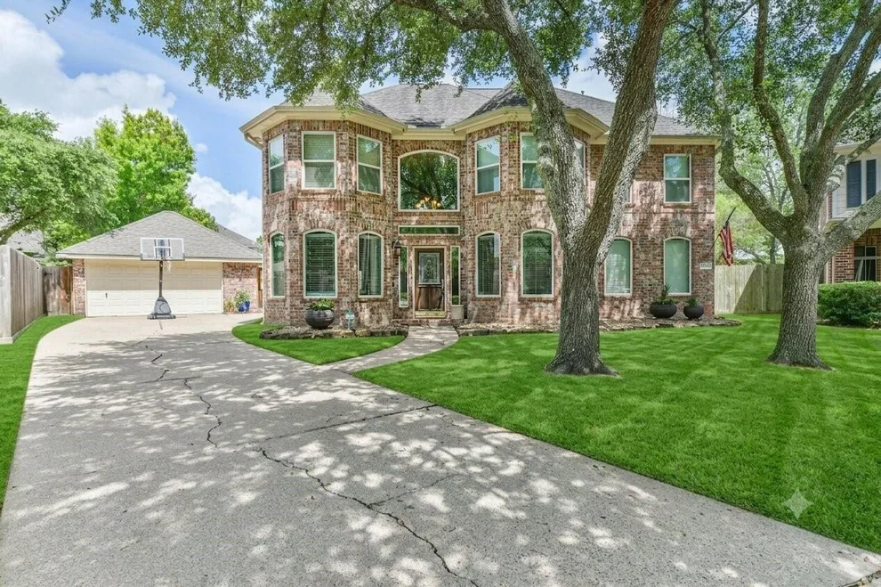 Unit for sale at 13415 Scenic Glade Drive, Houston, TX 77059