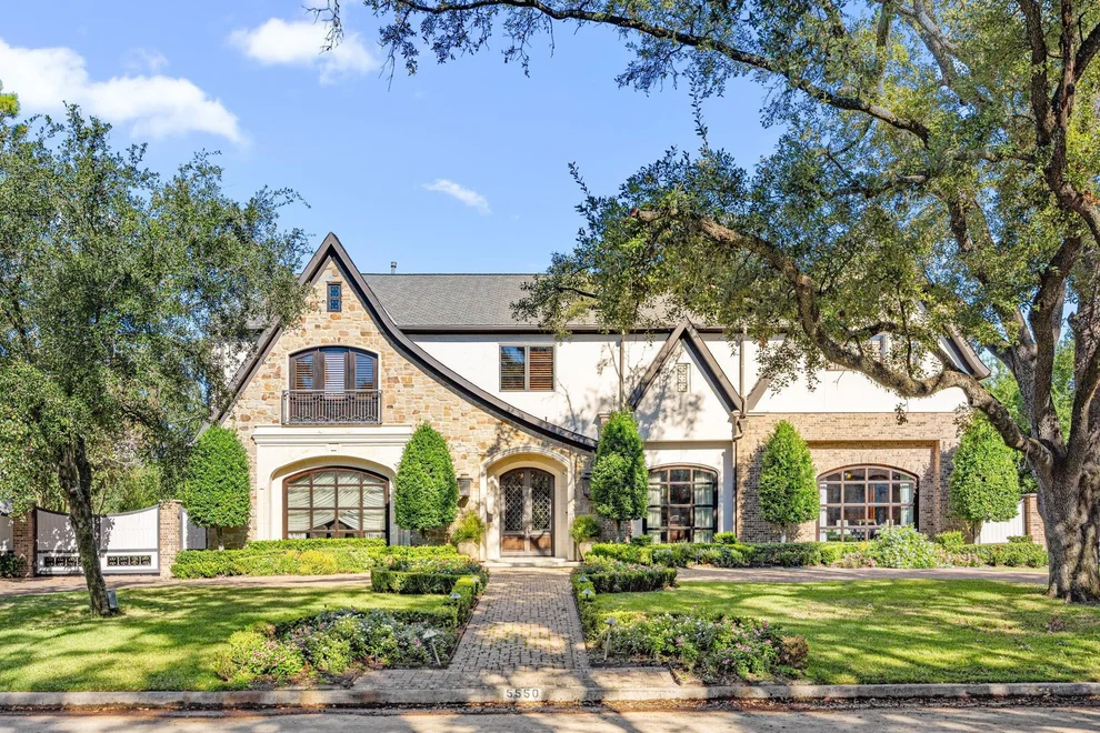 Unit for sale at 5550 Candlewood Drive, Houston, TX 77056