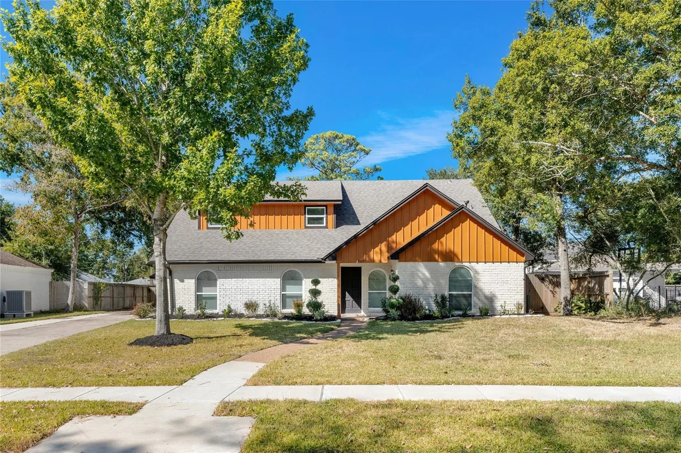 Unit for sale at 1119 Woodland Drive, El Lago, TX 77586