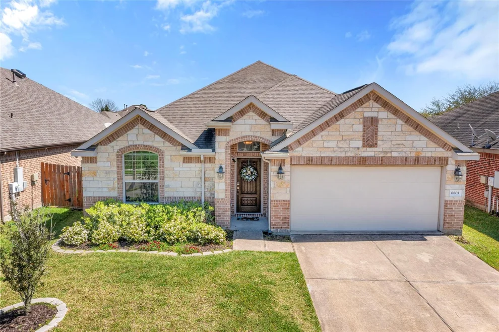 Unit for sale at 6803 Peach Mill Lane, Dickinson, TX 77539
