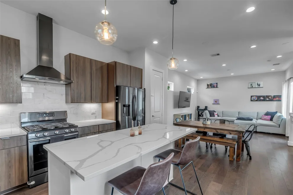 Unit for sale at 413 N Nagle Street, Houston, TX 77003