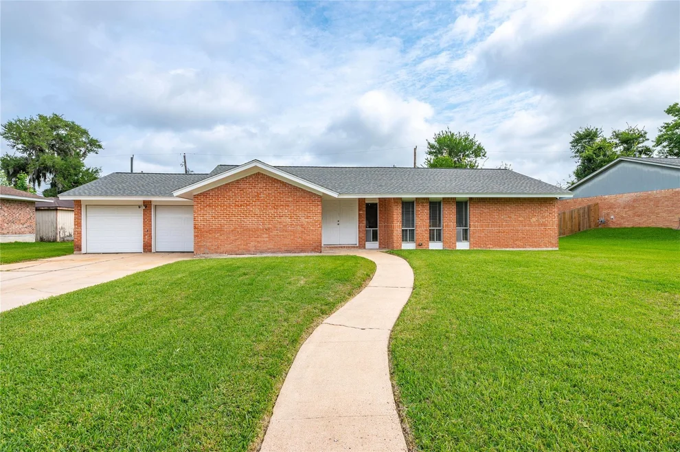 Unit for sale at 414 N Yaupon Street, Richwood, TX 77531