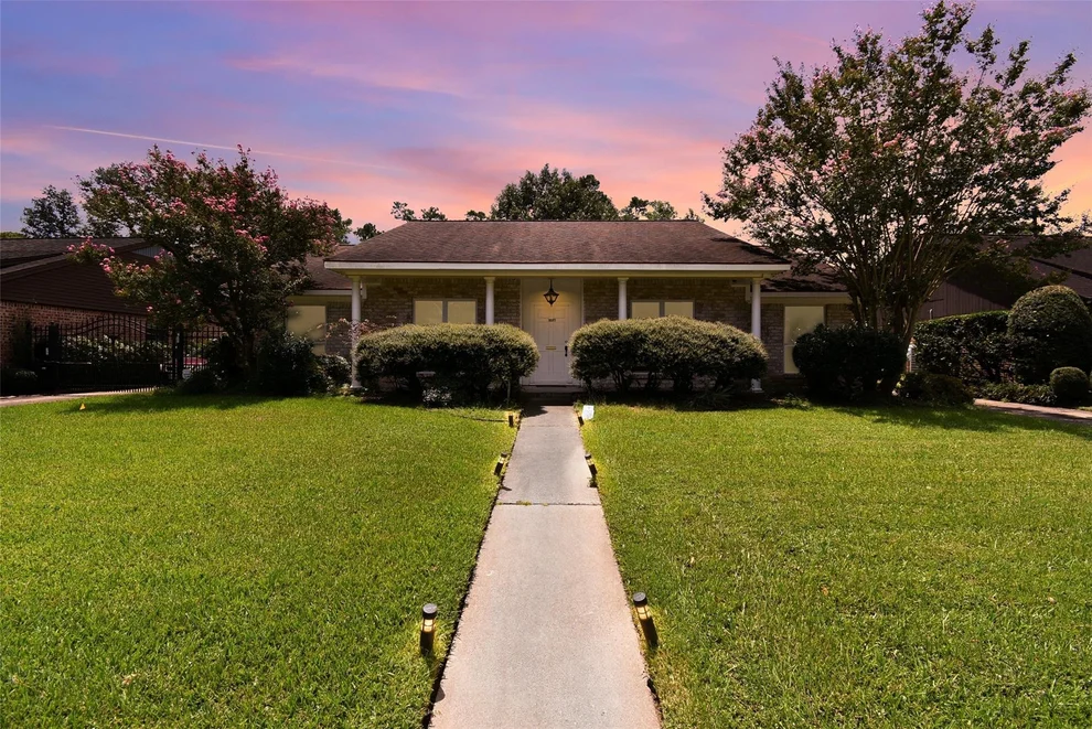Unit for sale at 1037 Cheshire Lane, Houston, TX 77018