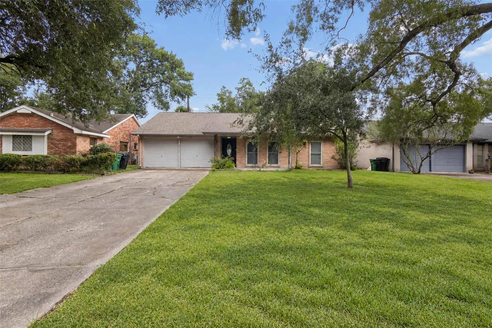 Unit for sale at 5914 Willowbend Boulevard, Houston, TX 77096
