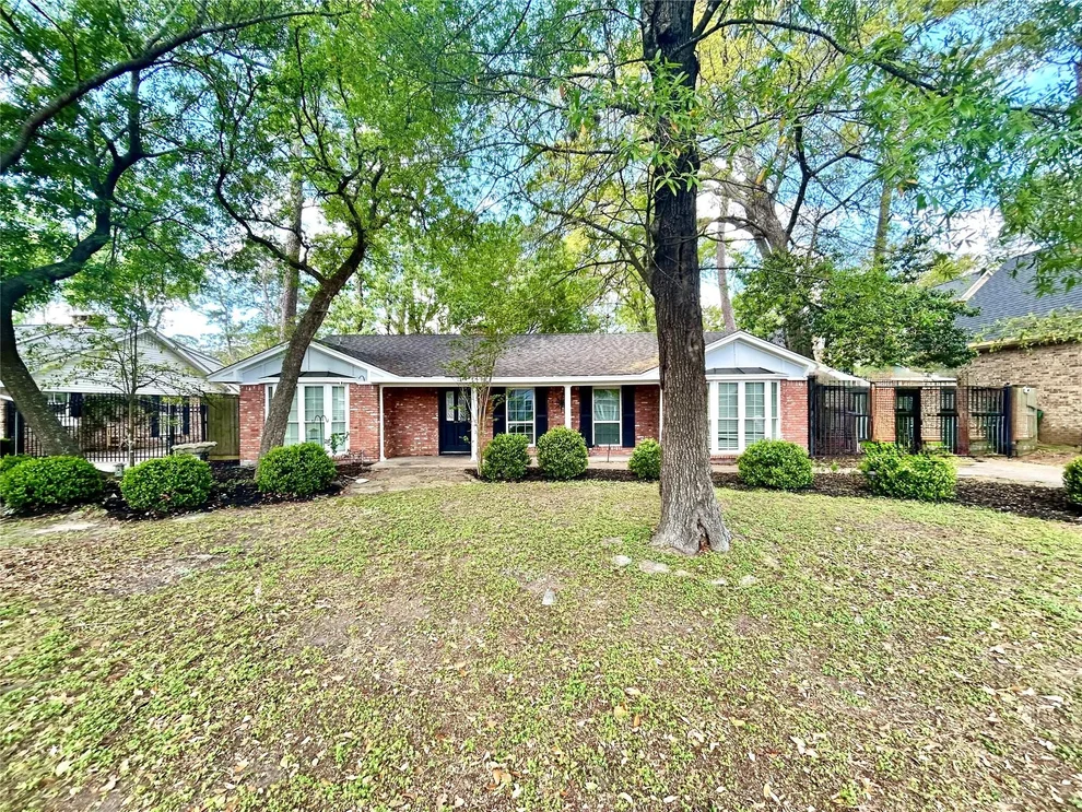 Unit for sale at 823 Wycliffe Drive, Houston, TX 77079