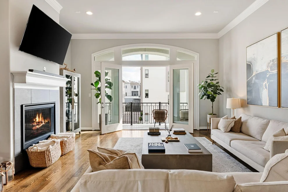 Unit for sale at 306 W Saulnier Street, Houston, TX 77019