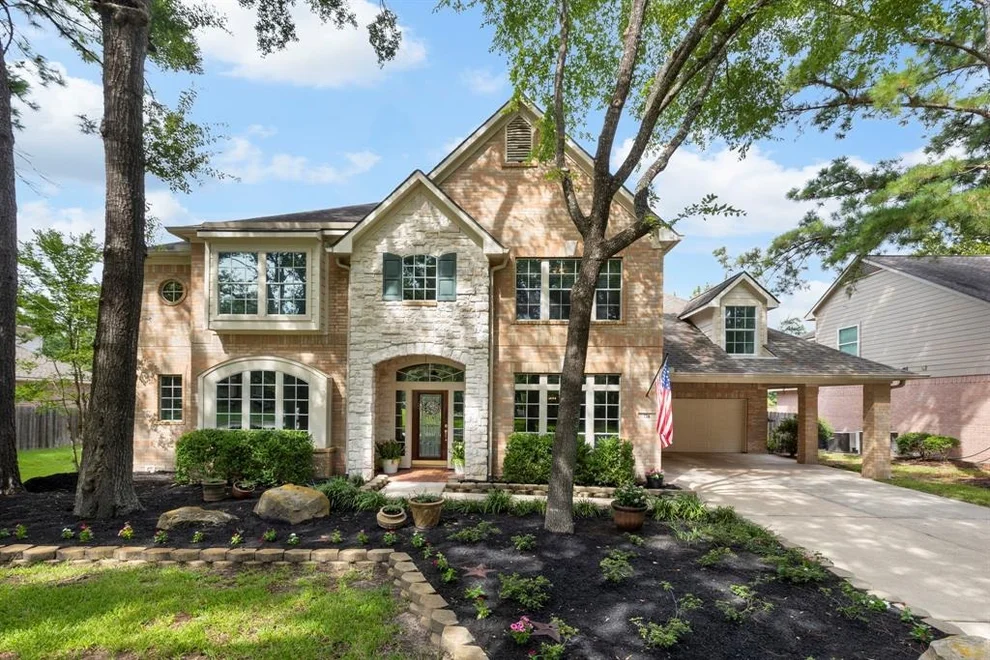 Unit for sale at 174 N Hazelcrest Circle, The Woodlands, TX 77382