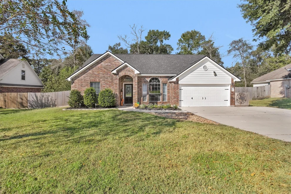 Unit for sale at 10865 Forest Creek Drive, Willis, TX 77318