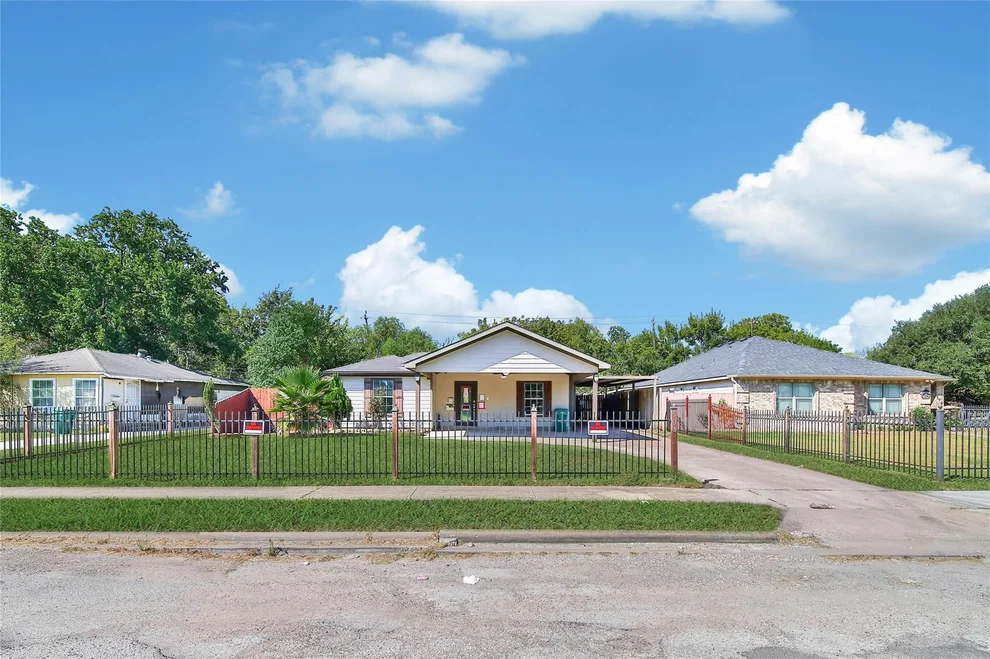 Unit for sale at 504 Garrett Street, Pasadena, TX 77506